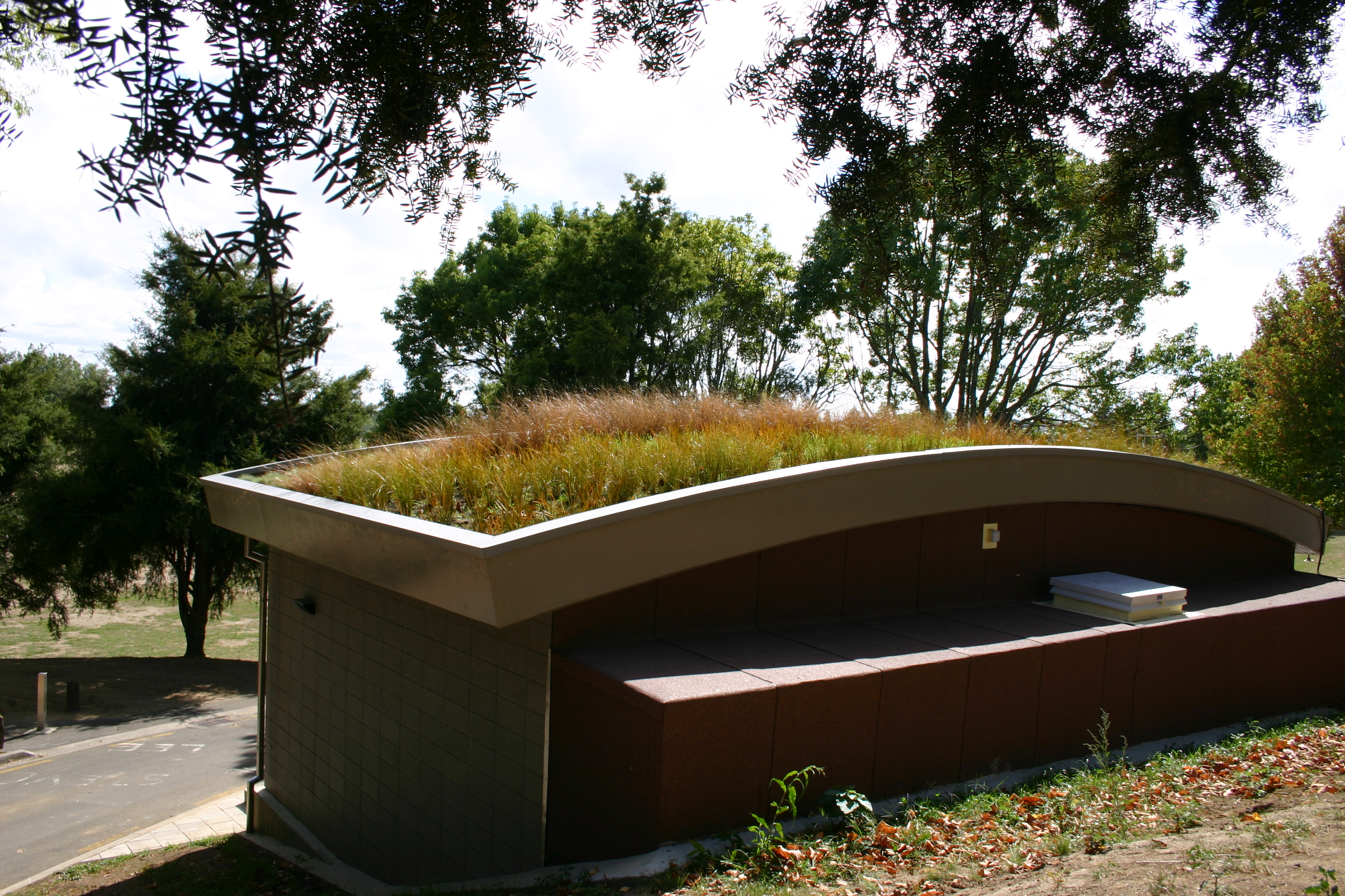 Green roof on public toilets
